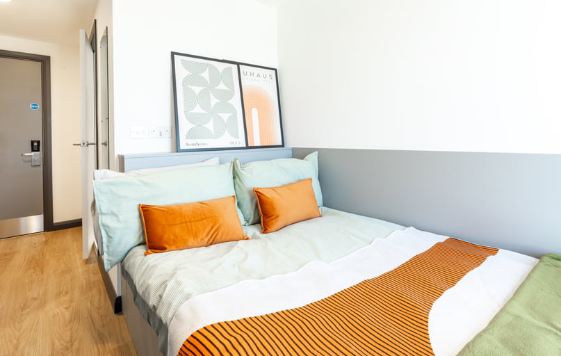 Bronze Plus En Suite, Winfield Court, The Island Quarter, Lace Market, Nottingham - Image 1